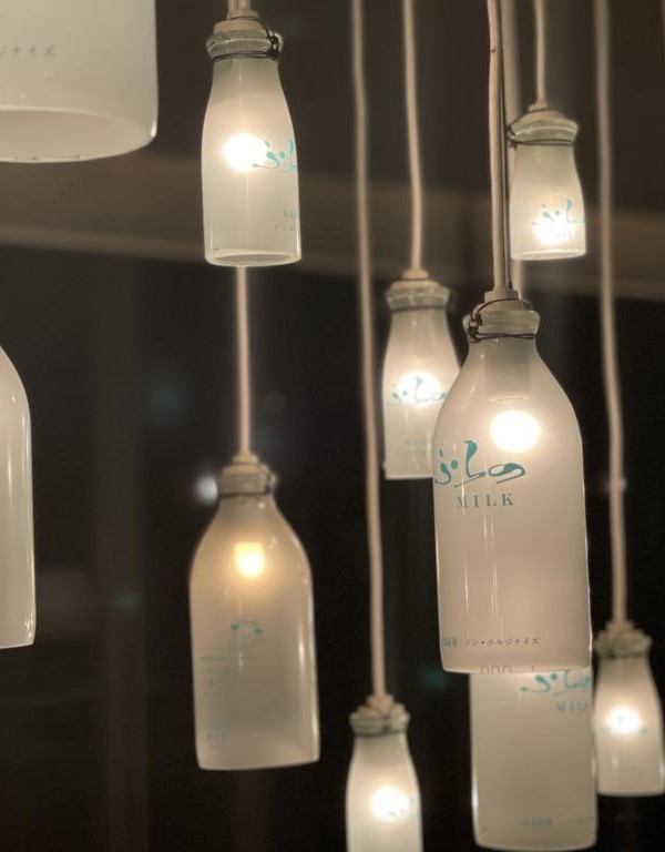 フラノ寳亭留の牛乳瓶ランプ