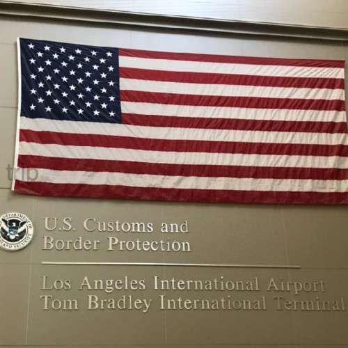 LAX空港の星条旗